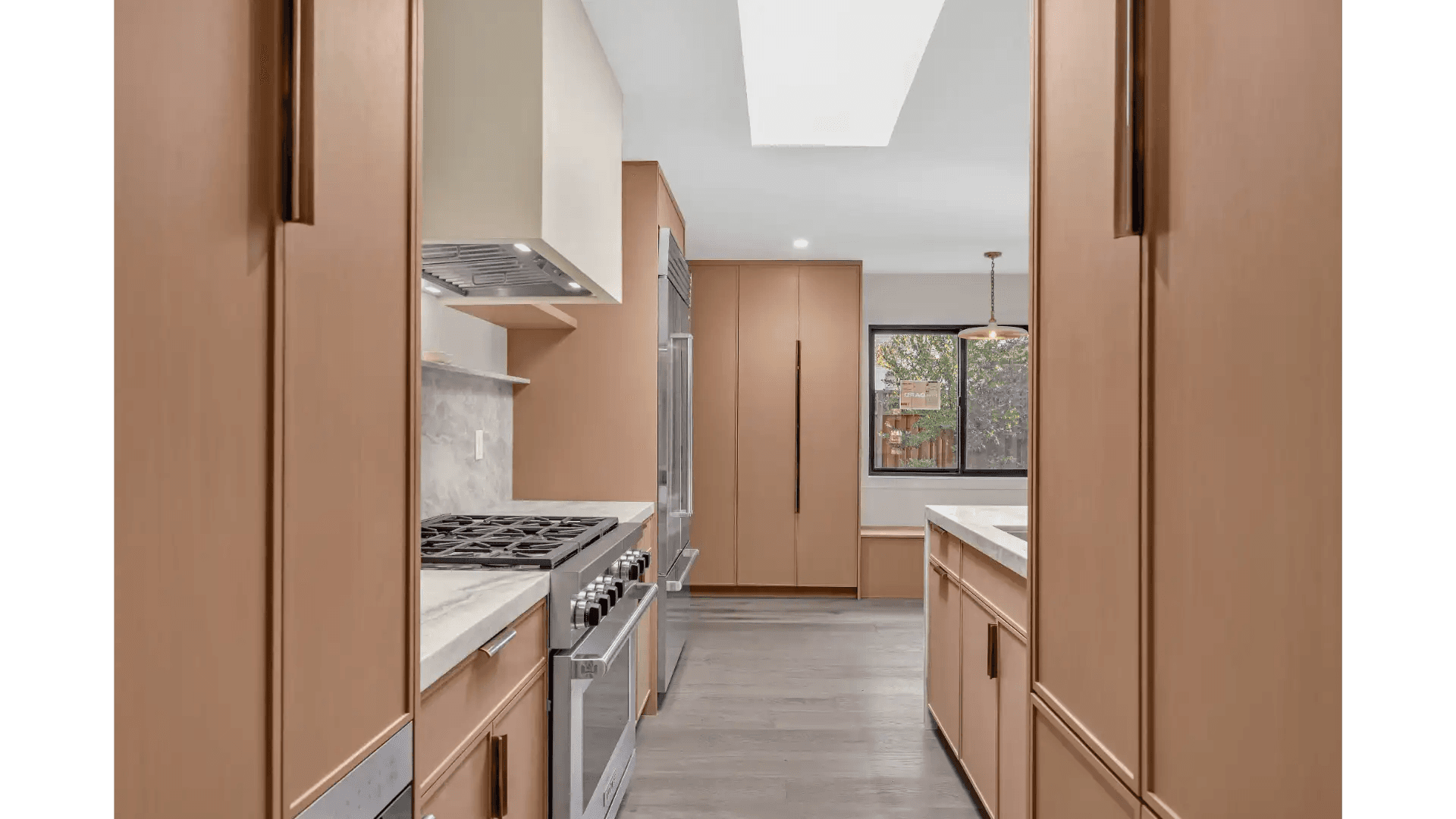 Quartz vs Granite Countertops in Redwood City: What Homeowners Need to Know
