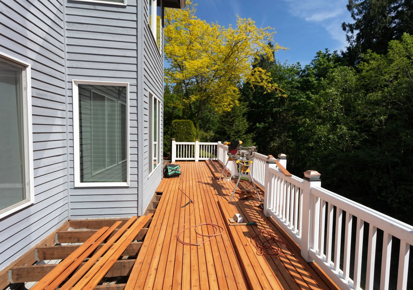 South San Francisco — finished cedar deck and white vinyl railing
