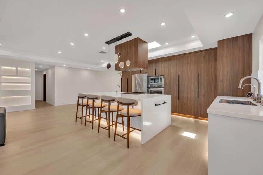 Kitchen backsplash and countertop finish